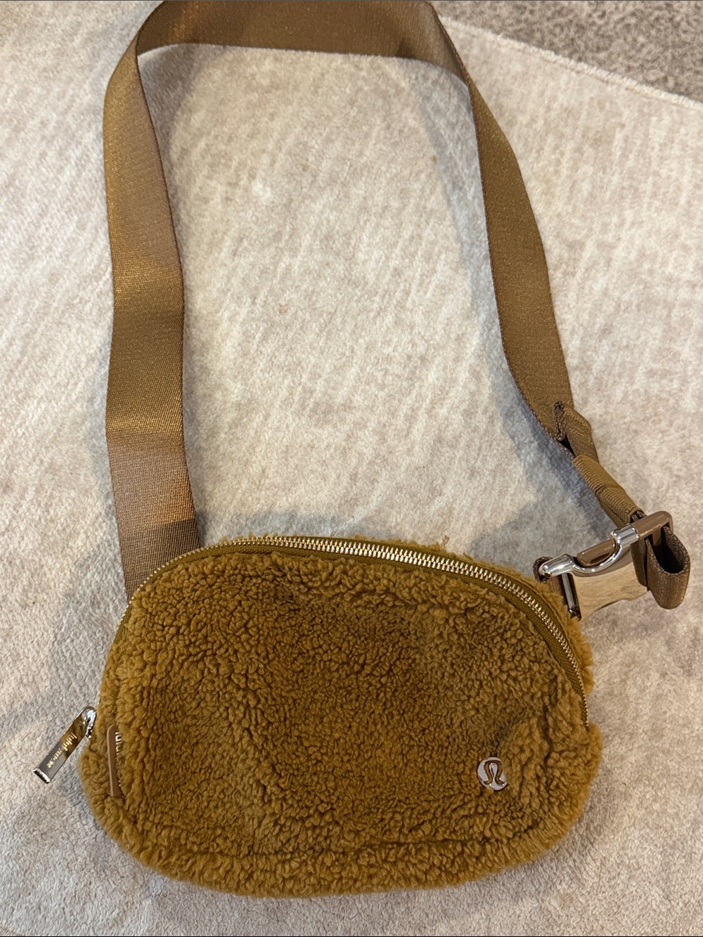 BN lululemon athletica Sherpa Crossbody Bag in rust brown